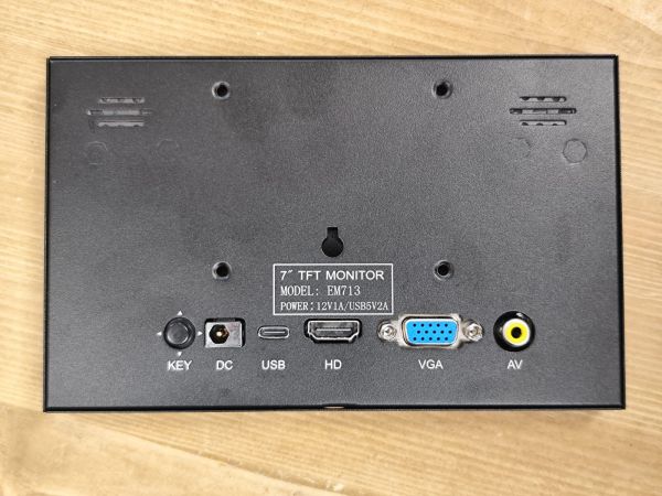 Компактный монитор 7" EM713 с HDMI и VGA